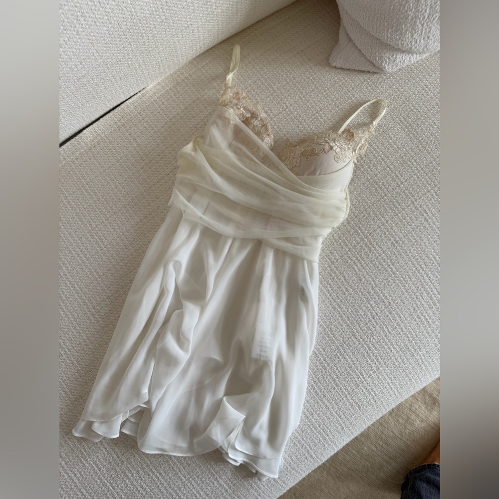 STUNNING BNWT Cream Lace Trim Chemise